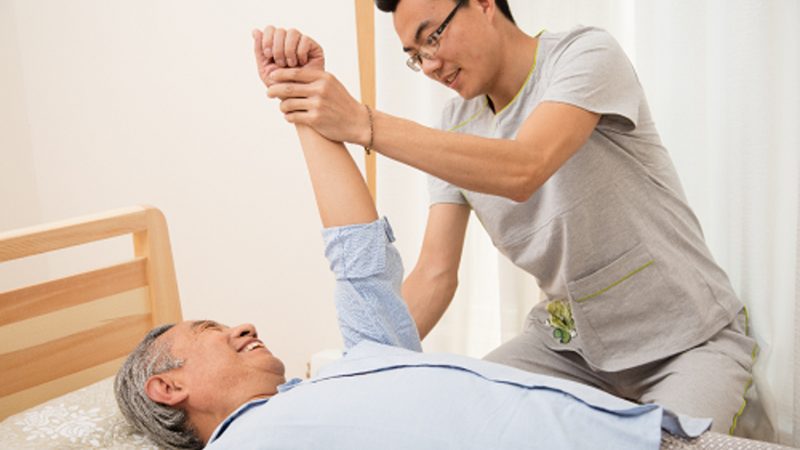 护理院床位的尺寸通常包括长、宽和高度。以下是一些常见的标准尺寸：