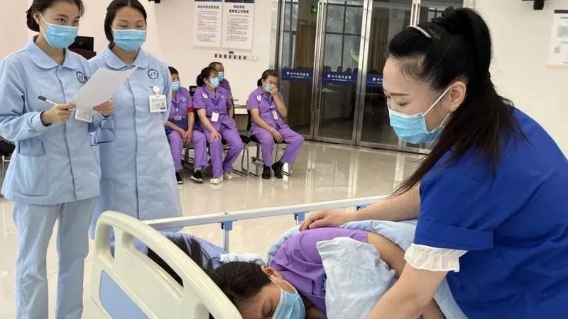 目前市场上常见的护理院床位尺寸主要有以下几种：